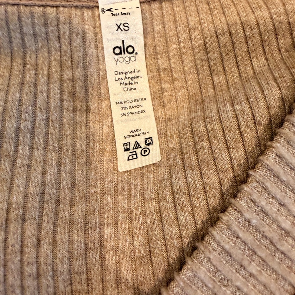 Women’s Alo Muse Pullover - Picture 3 of 4